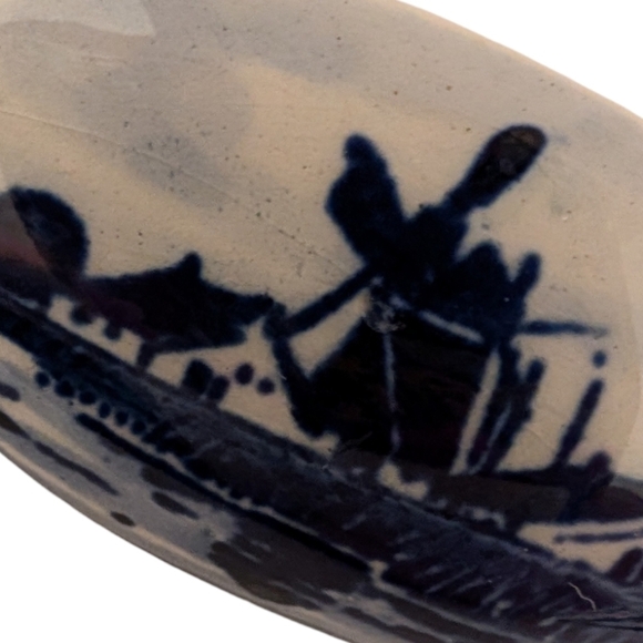 WINDMILL PORCELAIN Oval Broach Blue Delft Netherlands Holland Scene Pin Vintage - Picture 2 of 7